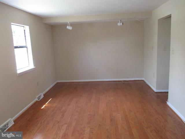 8002 Sandy Spring Road Laurel, MD 20707 - Photo 4 of 23 Living Room