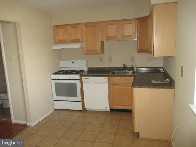 8002 Sandy Spring Road Laurel, MD 20707 - Photo 7 of 23 Kitchen