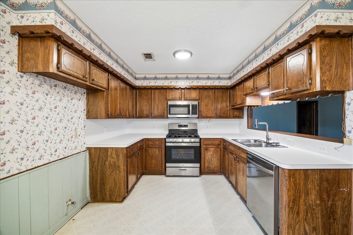 1200 Sagebrush Trail Baytown, TX 77521 - Photo 5 of 14