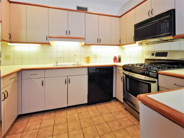 15 Claflin Road, Unit 3 Brookline, MA 02445 - Photo 16 of 26
