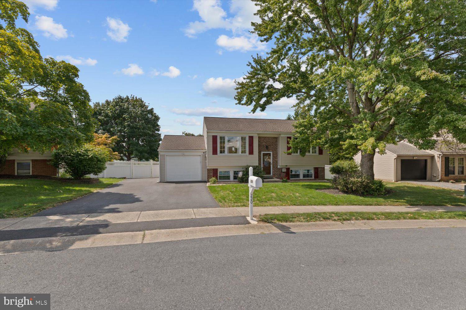 220 Derbyshire Road Lancaster, PA 17601 - Photo 3 of 40 Gallery Image 3