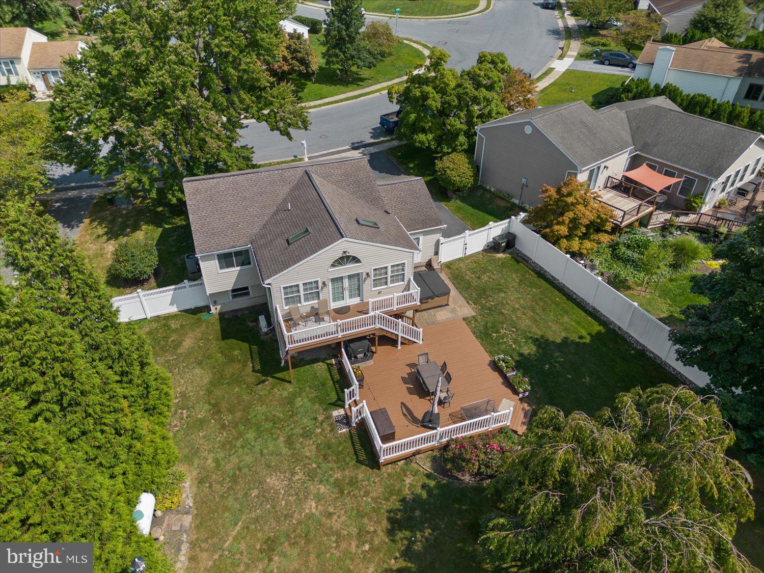 220 Derbyshire Road Lancaster, PA 17601 - Photo 4 of 40 Back yard areal view of deck