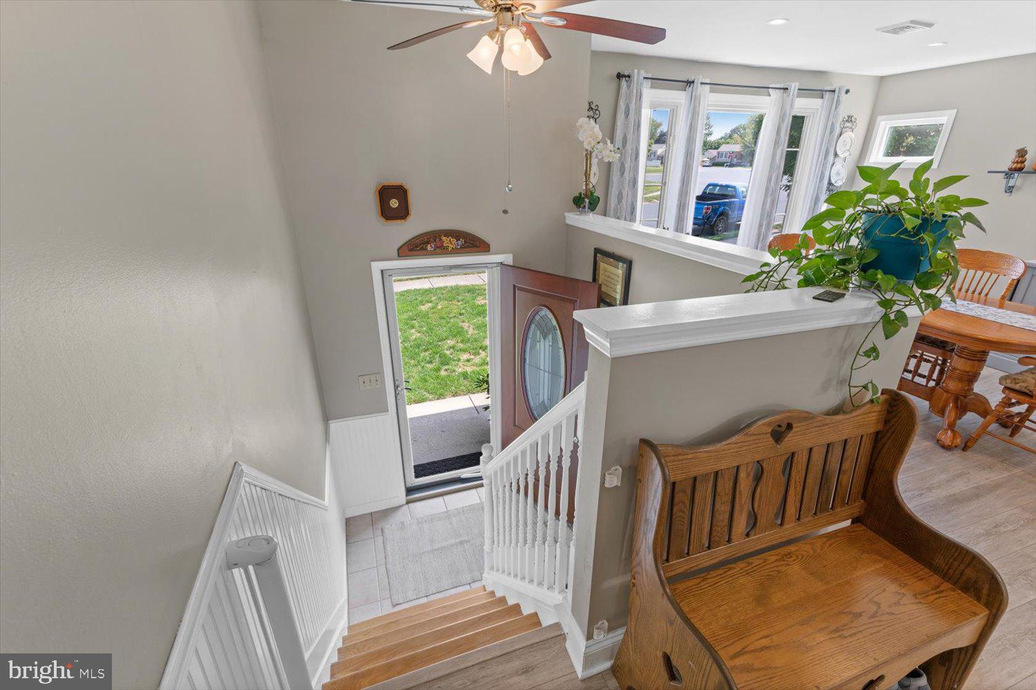 220 Derbyshire Road Lancaster, PA 17601 - Photo 5 of 40 Front door foyer