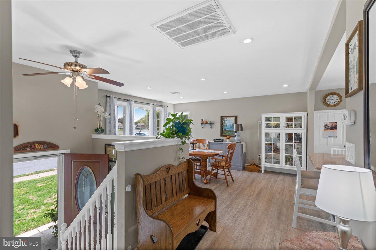 220 Derbyshire Road Lancaster, PA 17601 - Photo 6 of 40 Living room