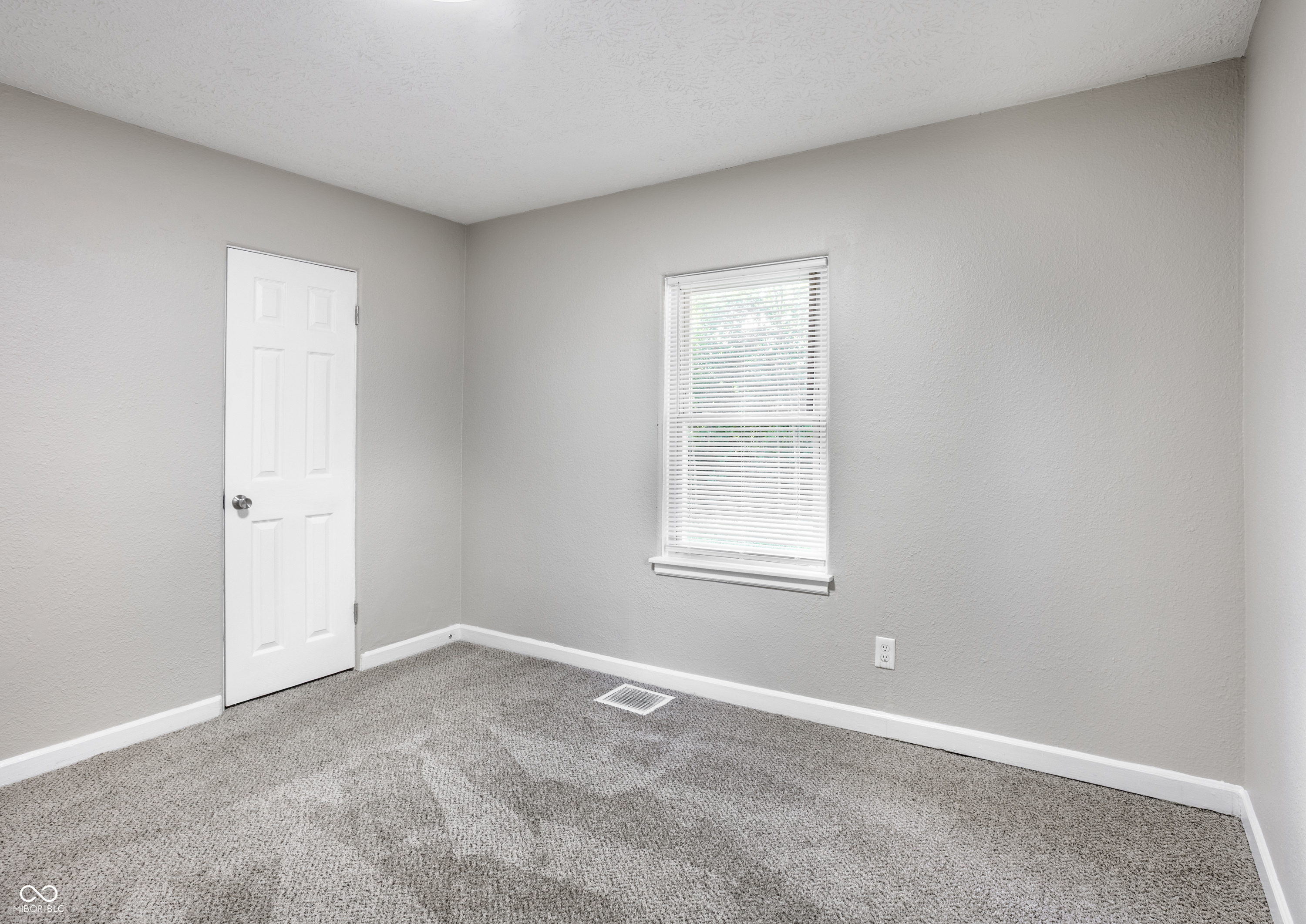 5927 East 23rd Street Indianapolis, IN 46218 - Photo 19 of 28