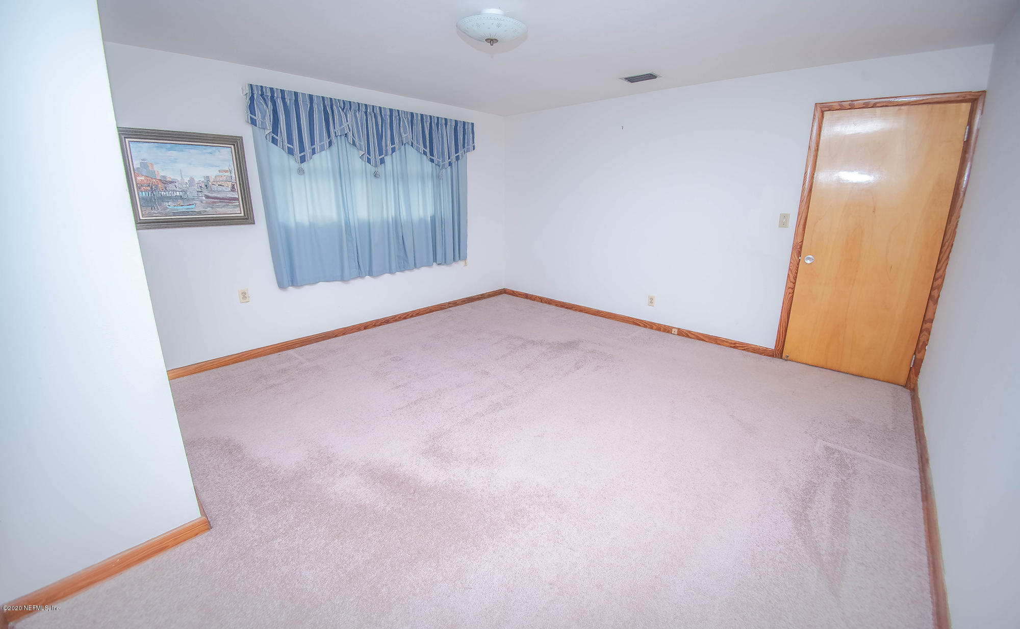 281105 Trigg Road Hilliard, FL 32046 - Photo 14 of 41 an empty room with a mirror
