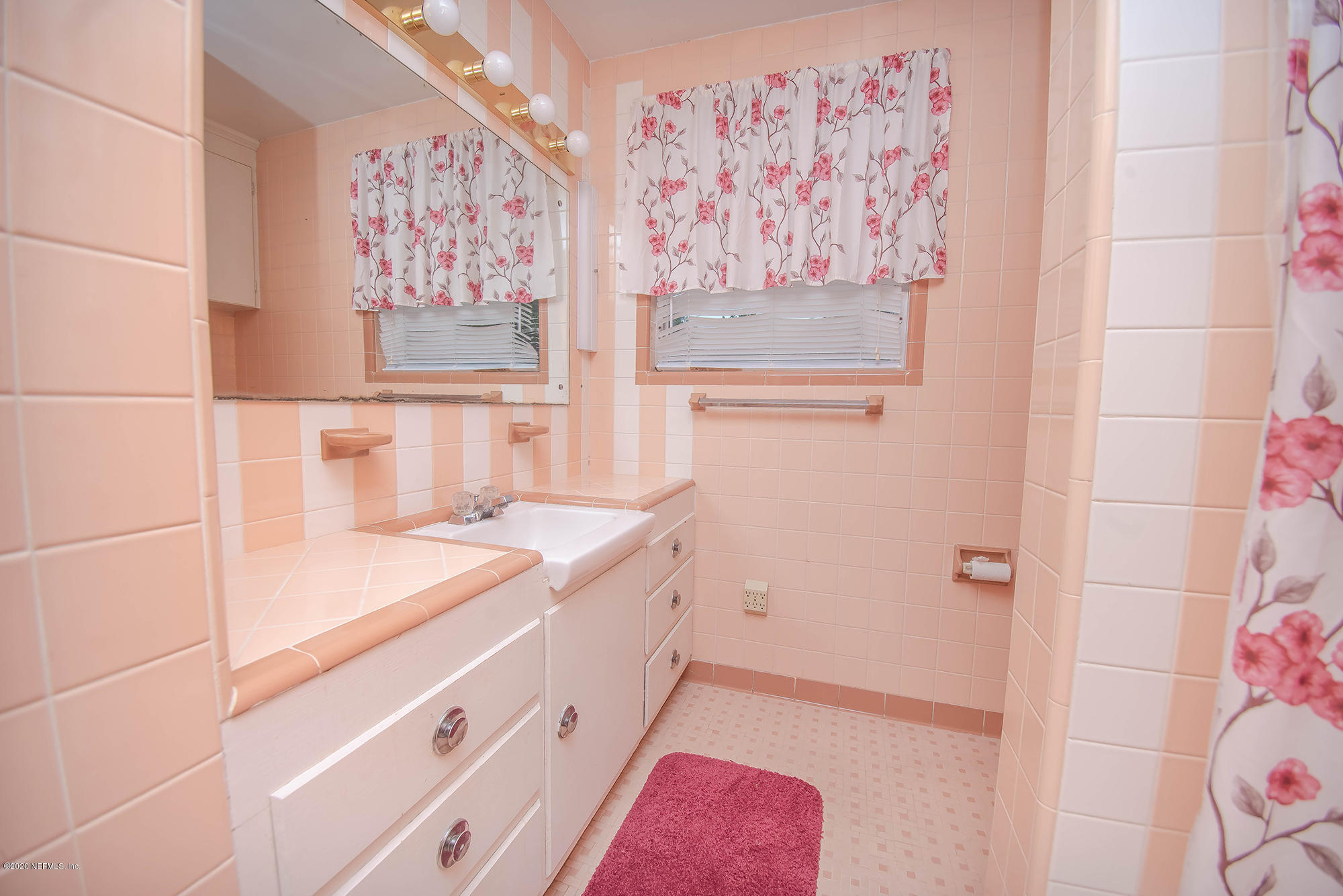 281105 Trigg Road Hilliard, FL 32046 - Photo 19 of 41 a bathroom with a sink and a mirror