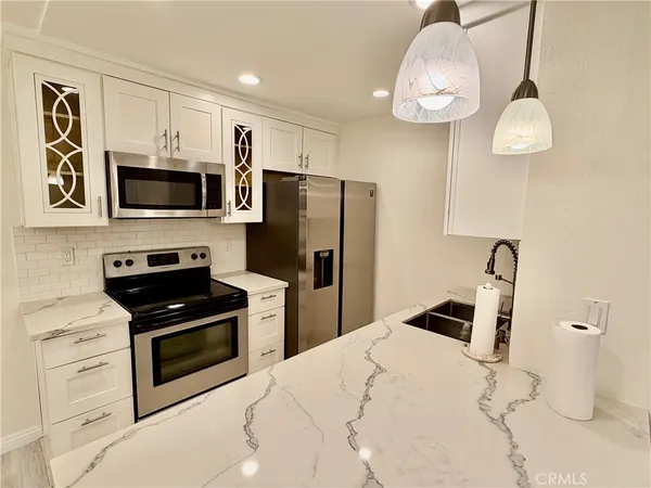 $2,590 | 28947 Thousand Oaks Boulevard, Agoura Hills, CA 91301