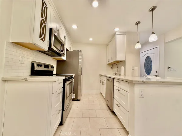 $2,590 | 28947 Thousand Oaks Boulevard, Agoura Hills, CA 91301