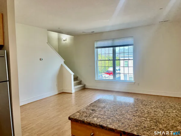 $2,250 | 1343 Boston Post Road, Unit 206, Madison, CT 06443