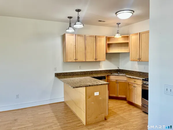 $2,250 | 1343 Boston Post Road, Unit 206, Madison, CT 06443