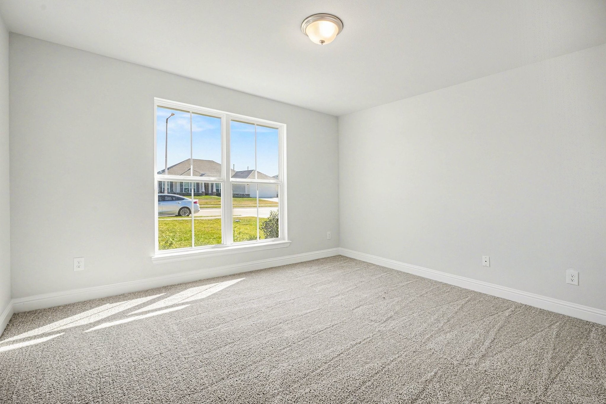 5 Keystone Court Angleton, TX 77515 - Photo 26 of 33 an empty room with a window