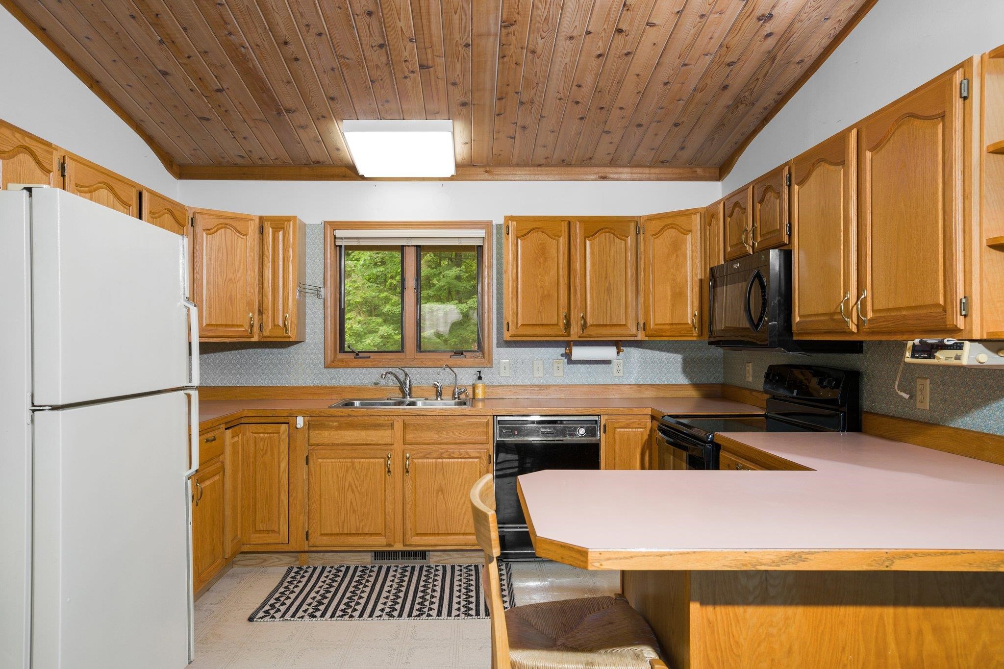 2202 North Reynolds Road Interlochen, MI 49643 - Photo 5 of 48