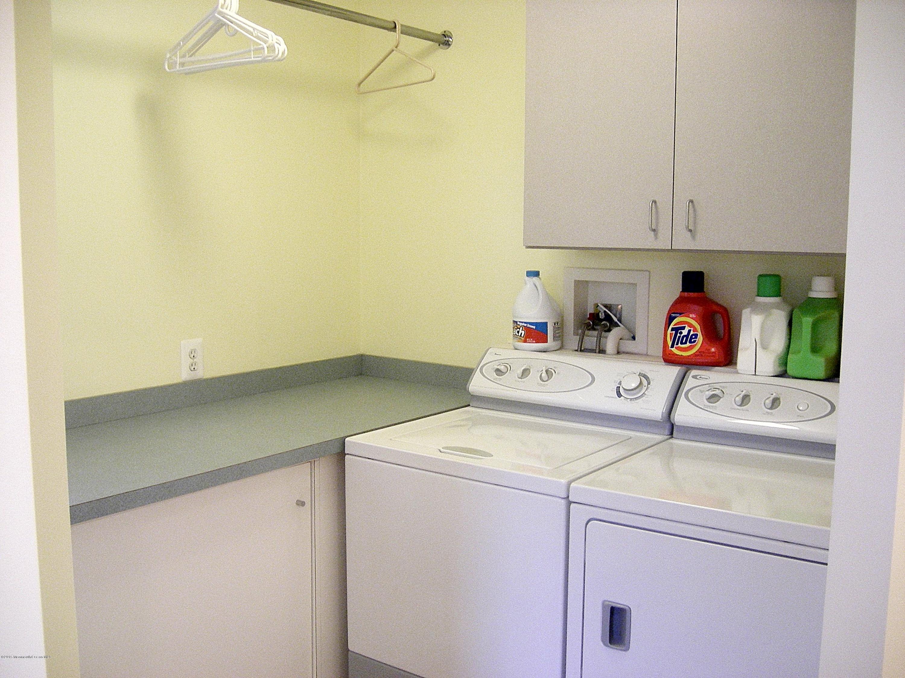 148 White Road Jackson, NJ 08527 - Photo 12 of 19 Spotless Laundry Room -J