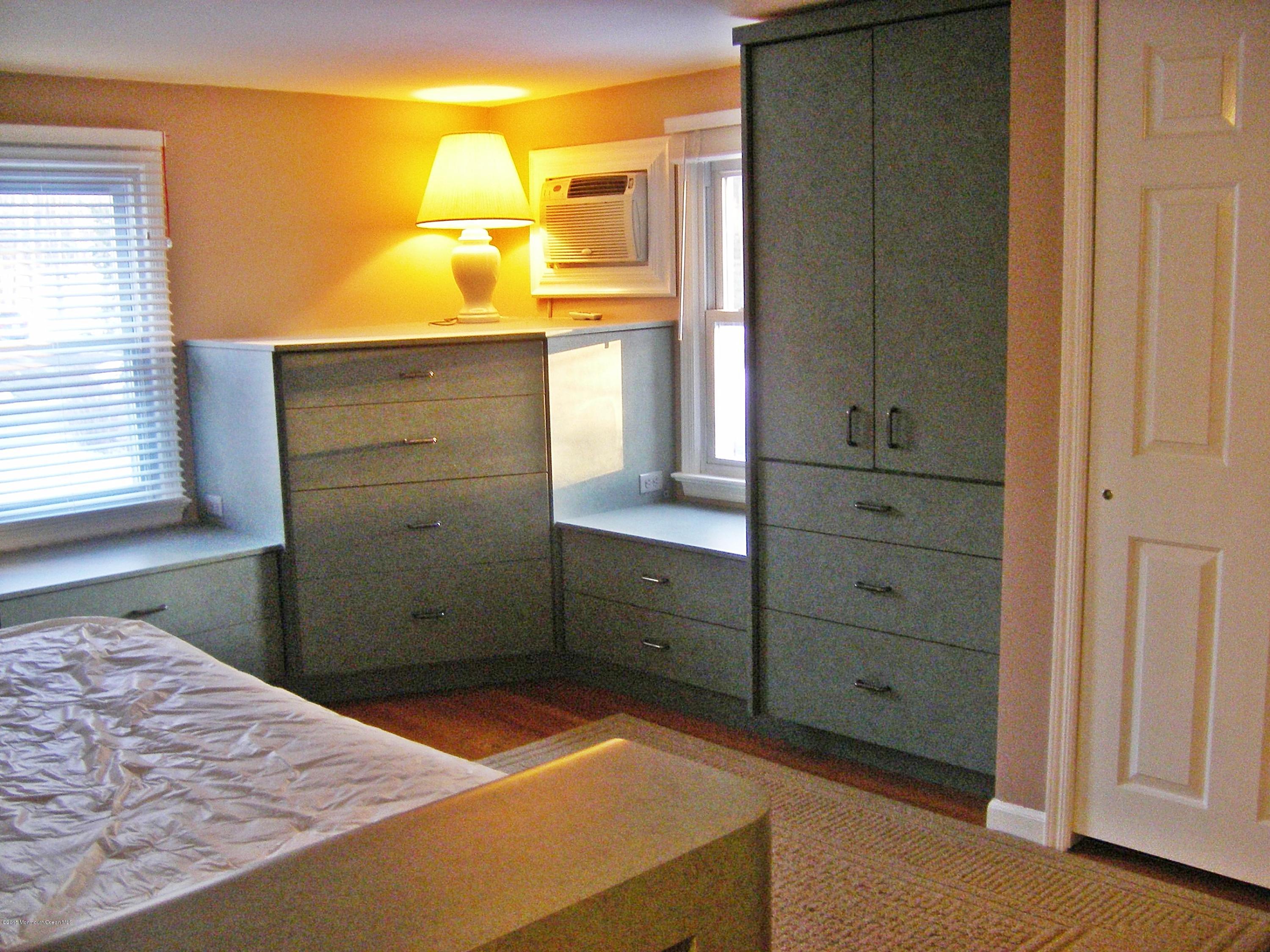 148 White Road Jackson, NJ 08527 - Photo 17 of 19 Bedroom 3 with Built In's -J