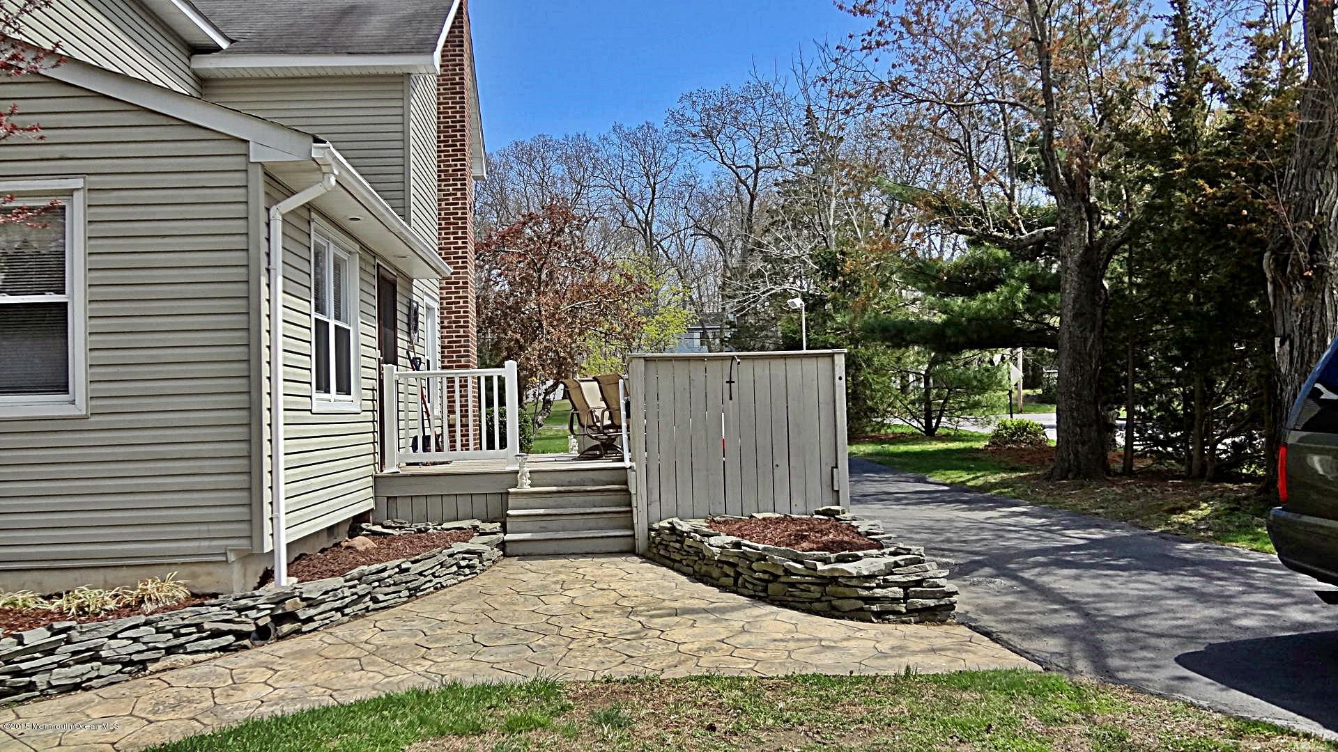 148 White Road Jackson, NJ 08527 - Photo 2 of 19 House showing drive -J