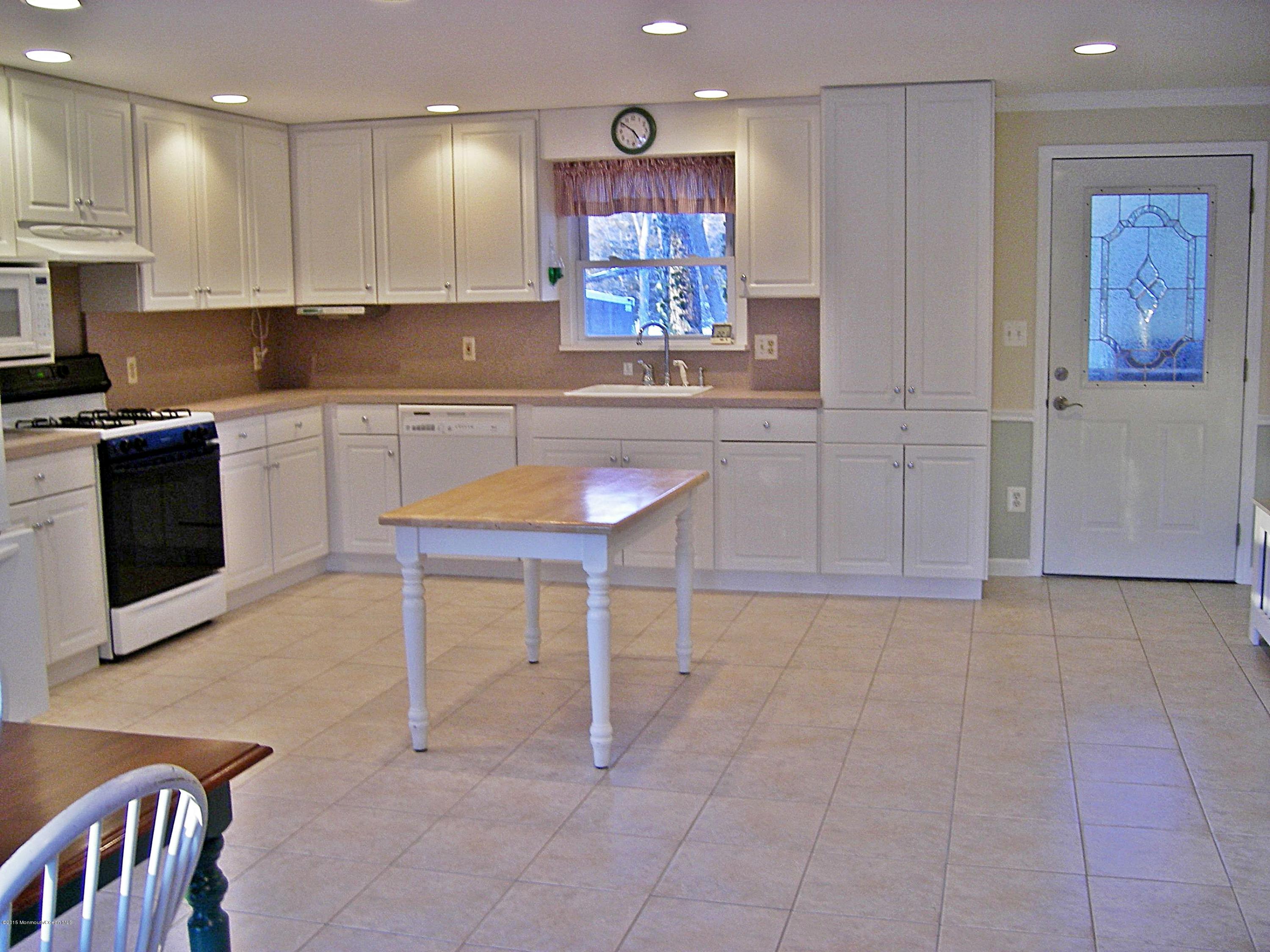 148 White Road Jackson, NJ 08527 - Photo 5 of 19 Spacious Eat In Kitchen -J