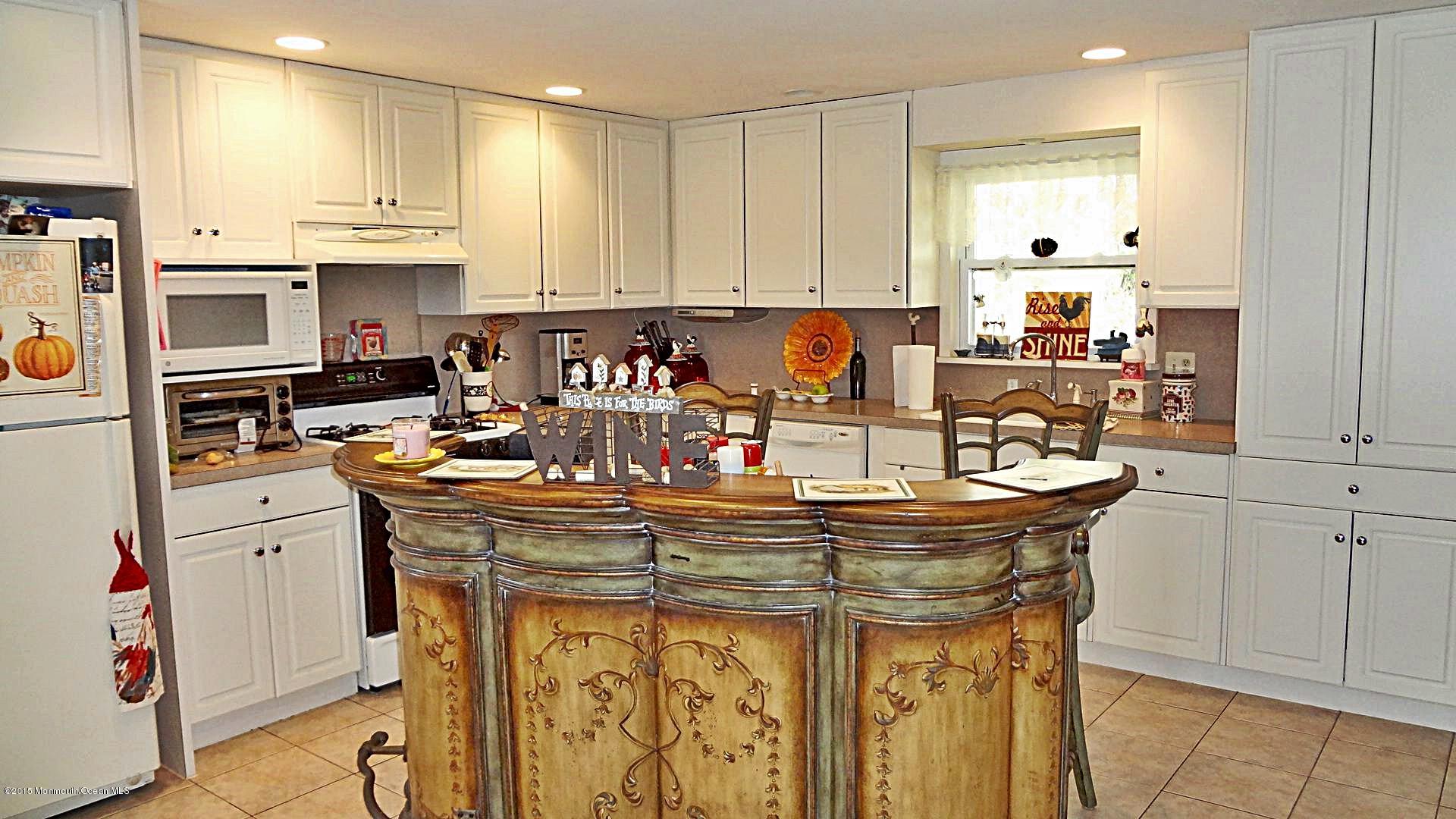 148 White Road Jackson, NJ 08527 - Photo 6 of 19 Kitchen furn -J
