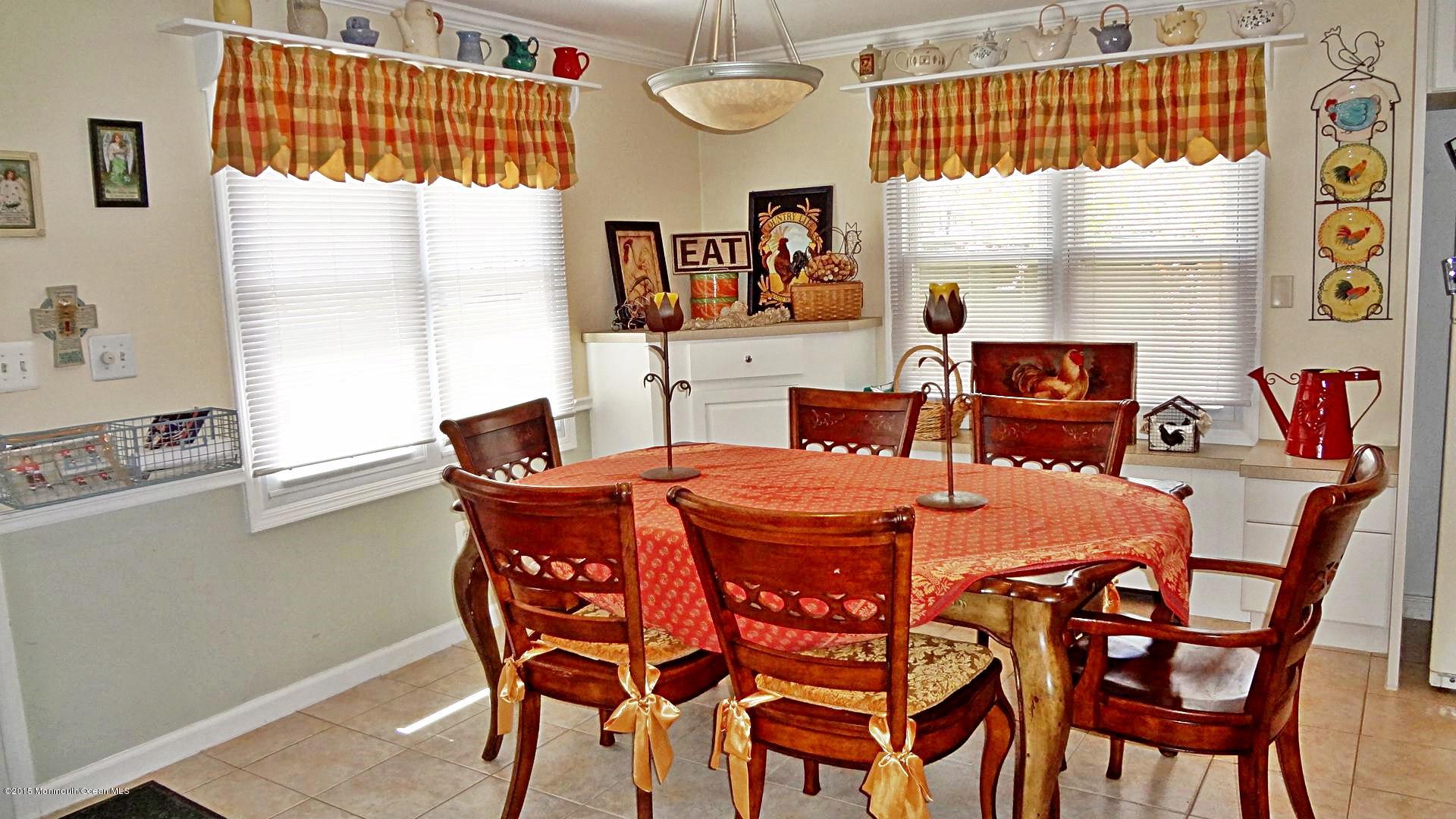 148 White Road Jackson, NJ 08527 - Photo 7 of 19 Kitchen table furn-J