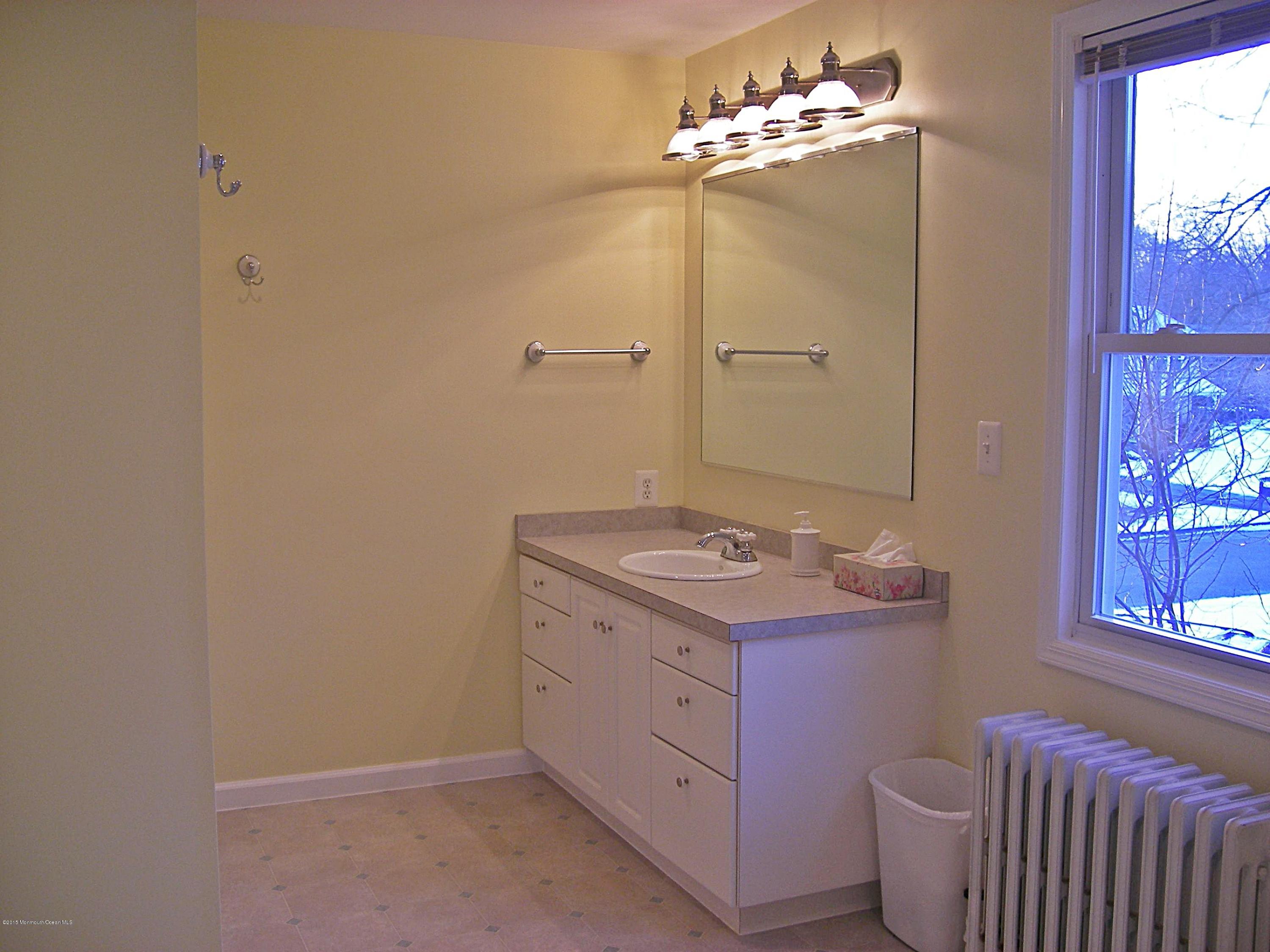 148 White Road Jackson, NJ 08527 - Photo 10 of 19 1 of 2 sinks in bath -J