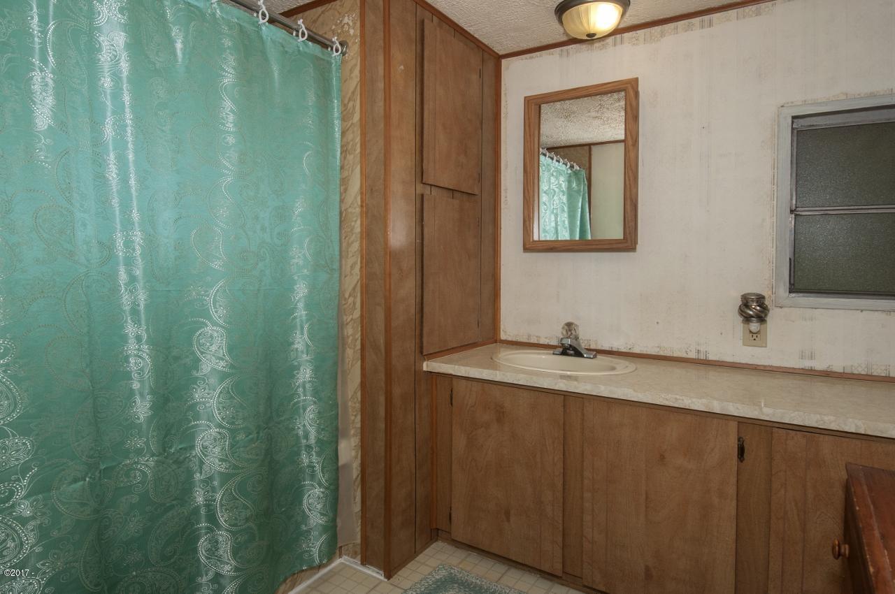 10950 Neskowin Road Neskowin, OR 97149 - Photo 18 of 23 Bathroom (1280x850)