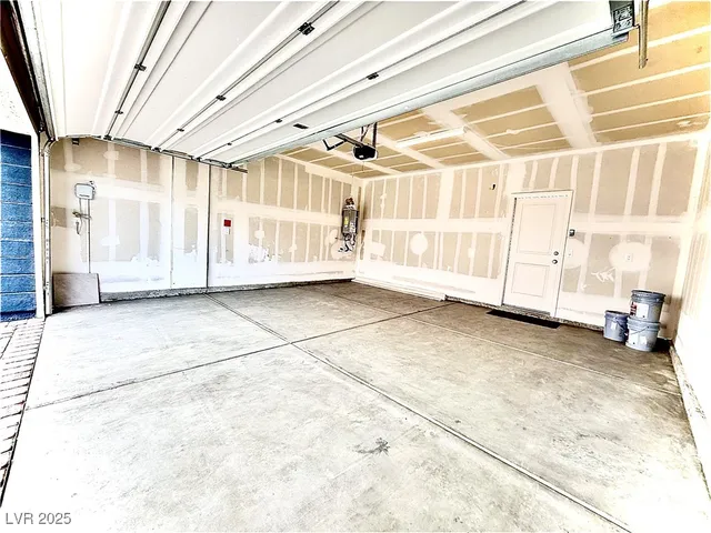 $2,795 | 9961 Locking Biner Avenue, Las Vegas, NV 89166