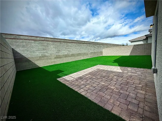 $2,795 | 9961 Locking Biner Avenue, Las Vegas, NV 89166