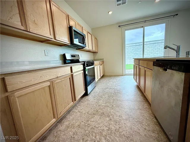 $2,795 | 9961 Locking Biner Avenue, Las Vegas, NV 89166