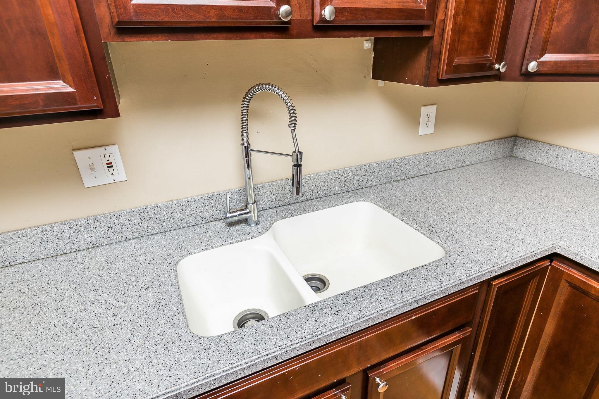 810 Carroll Street Baltimore, MD 21230 - Photo 13 of 30 Kitchen - Double Sink