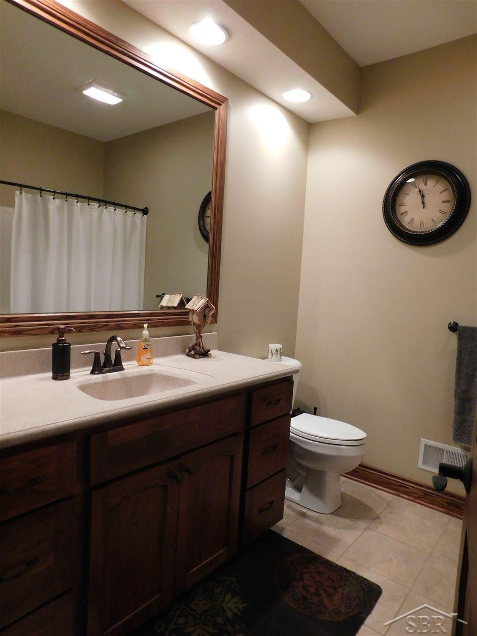 7089 Hupfer Road Freeland, MI 48623 - Photo 27 of 37 Main Full Bath