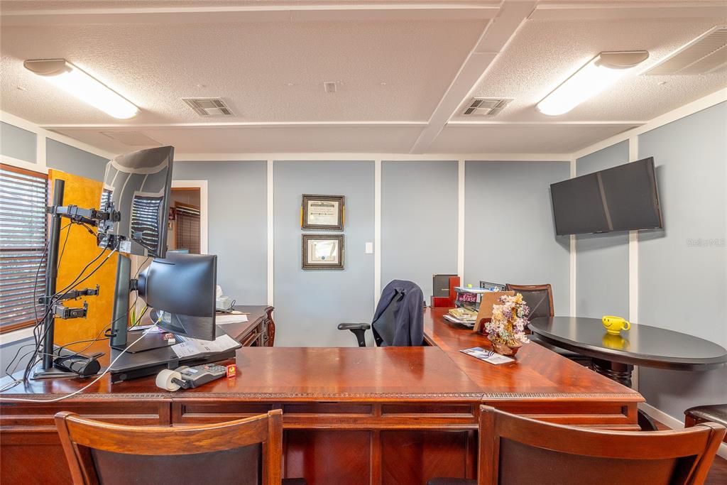 1813 North Dean Road Orlando, FL 32817 - Photo 25 of 35 a view of a workspace with furniture