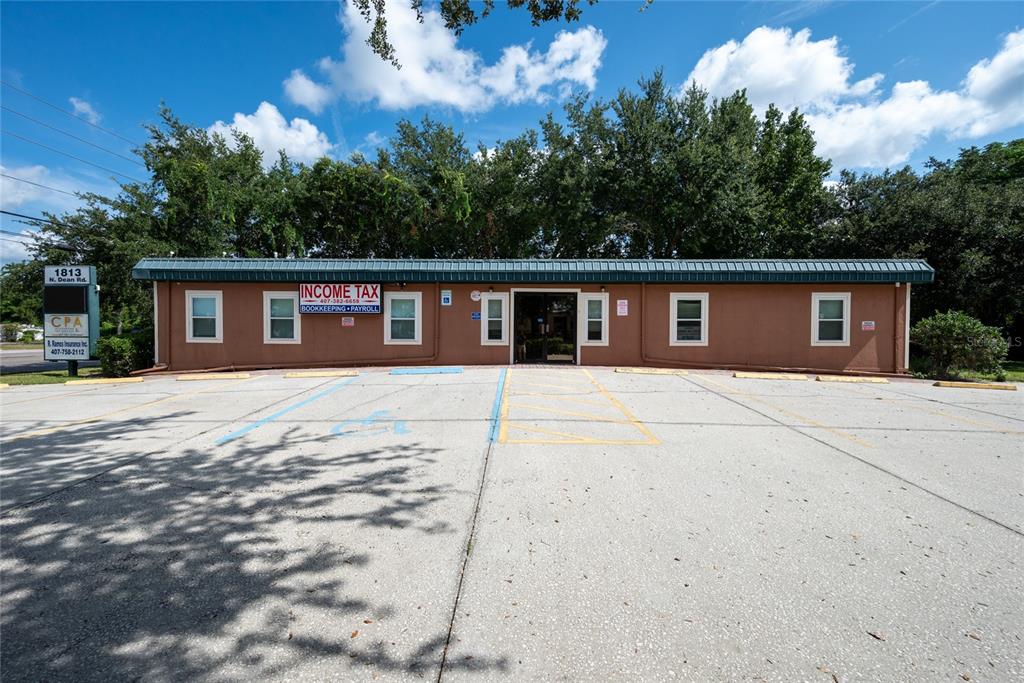 1813 North Dean Road Orlando, FL 32817 - Photo 4 of 35 a house view with a outdoor space