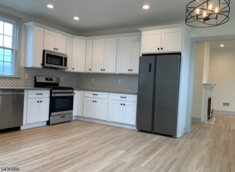 21 Bartholdi Avenue Butler, NJ 07405 - Photo 4 of 12