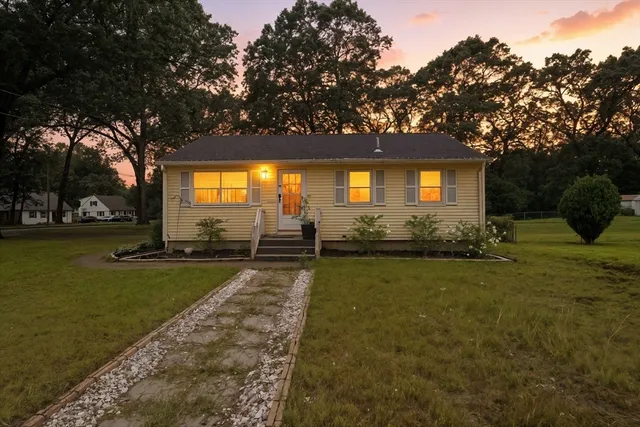 $300,000 | 381 North Brook Road, Springfield, MA 01119