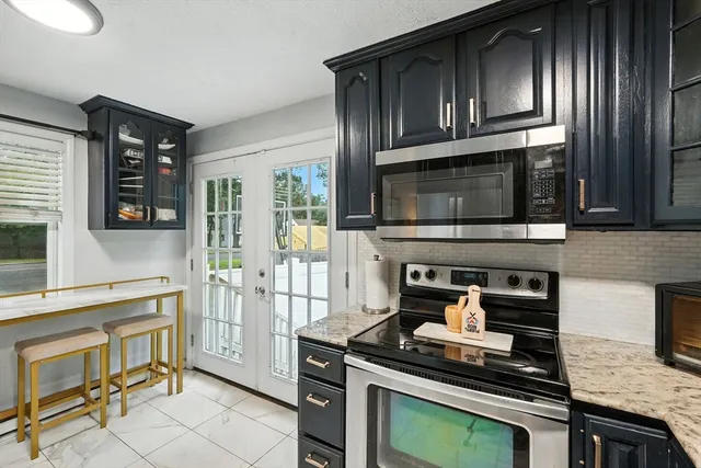 $300,000 | 381 North Brook Road, Springfield, MA 01119