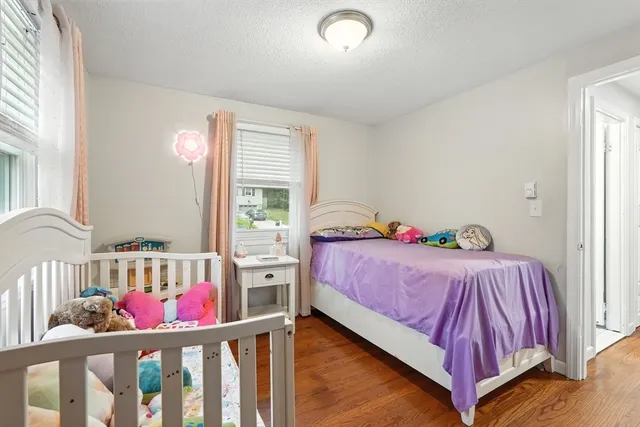 $300,000 | 381 North Brook Road, Springfield, MA 01119