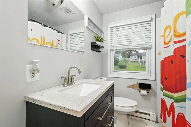 $300,000 | 381 North Brook Road, Springfield, MA 01119