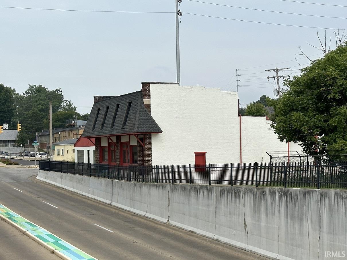 322 West 3rd Street Bloomington, IN 47404 - Photo 6 of 35