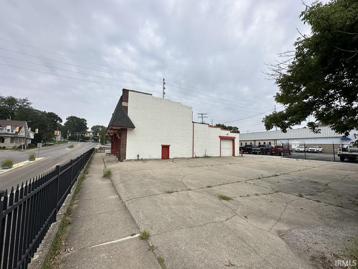 322 West 3rd Street Bloomington, IN 47404 - Photo 7 of 35