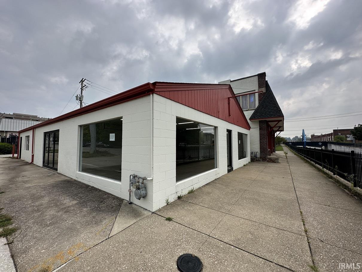 322 West 3rd Street Bloomington, IN 47404 - Photo 8 of 35