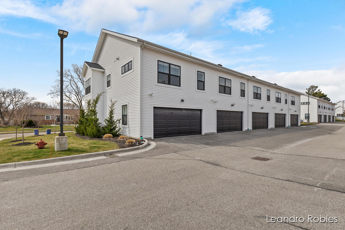 2531 Inverness Road Southeast Grand Rapids, MI 49546 - Photo 34 of 43 img_1037