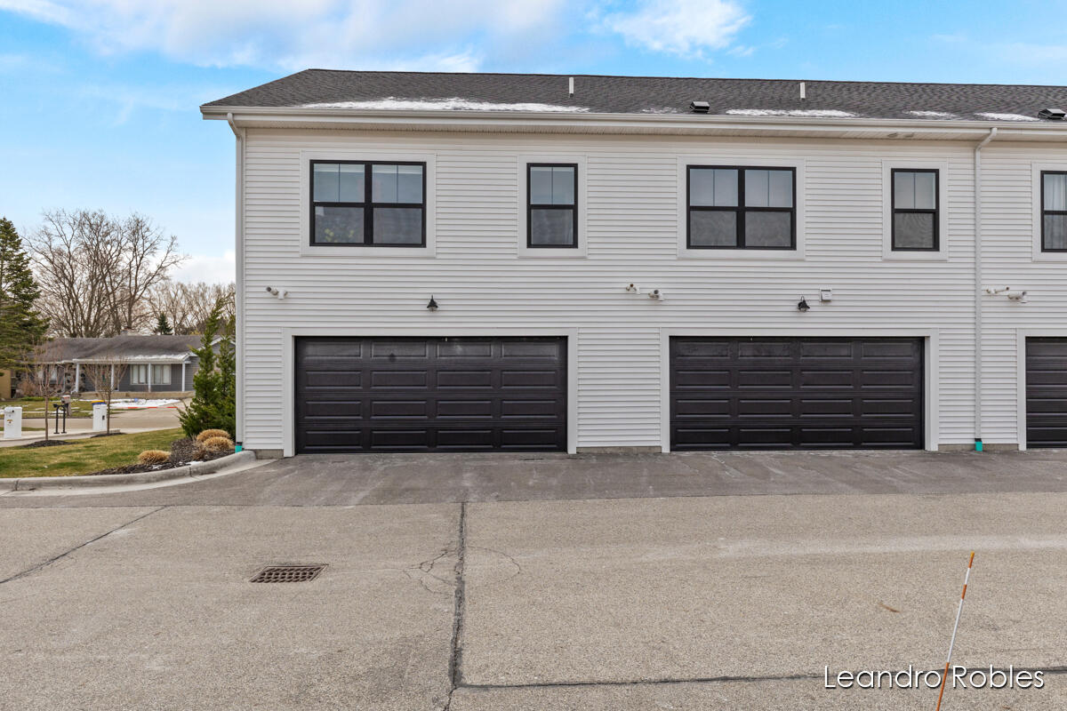 2531 Inverness Road Southeast Grand Rapids, MI 49546 - Photo 35 of 43 img_1038