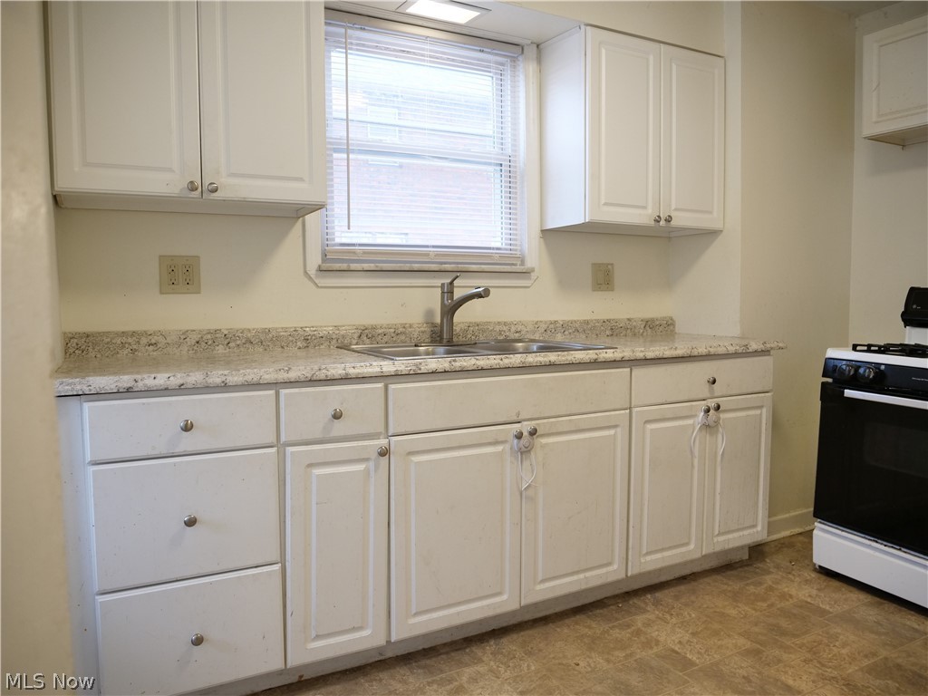 1880 South Compton Road Cleveland, OH 44118 - Photo 9 of 34
