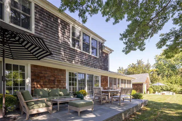 a view of a house with a big yard