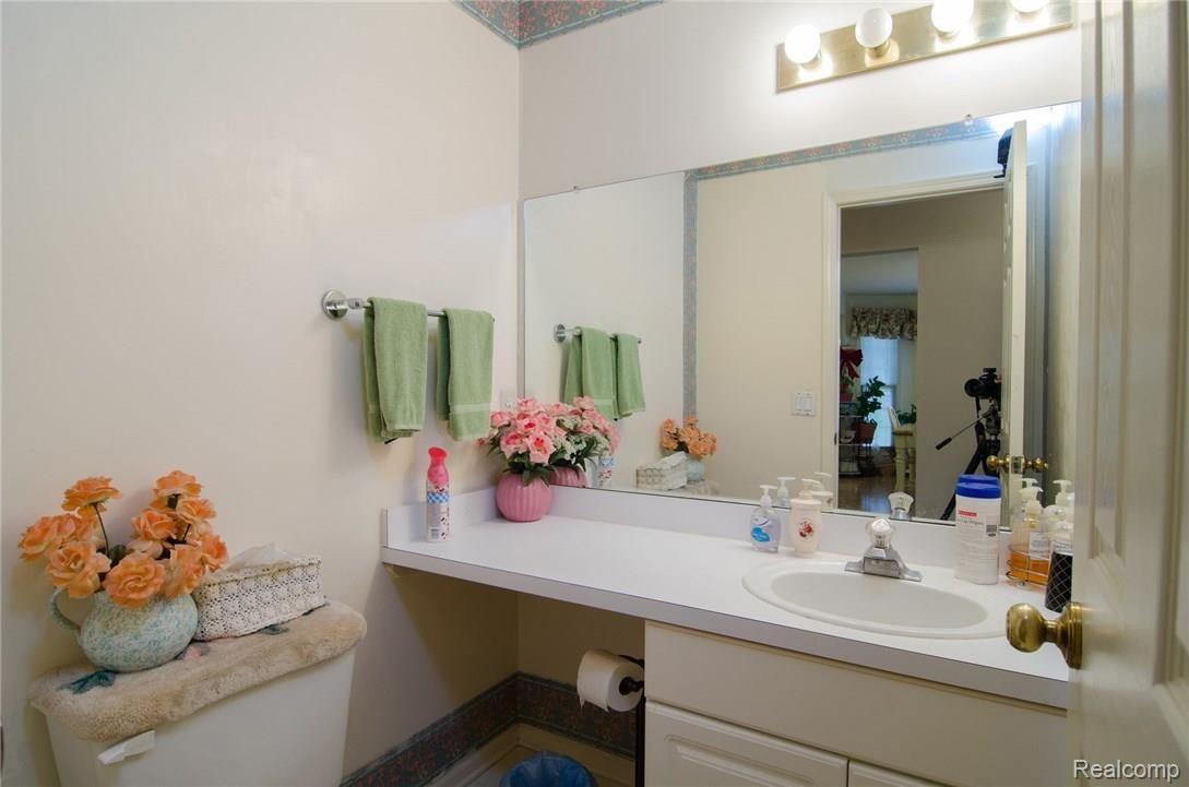 999 Chelsea Road Canton, MI 48187 - Photo 15 of 35 15.jpg
