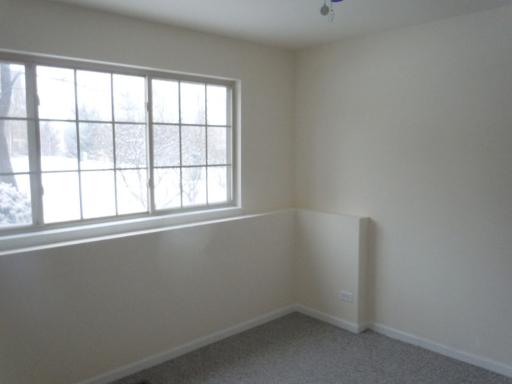 554 Prestwick Lane Wheeling, IL 60090 - Photo 12 of 16 an empty room with a window