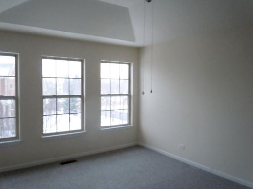 554 Prestwick Lane Wheeling, IL 60090 - Photo 6 of 16 an empty room with a window
