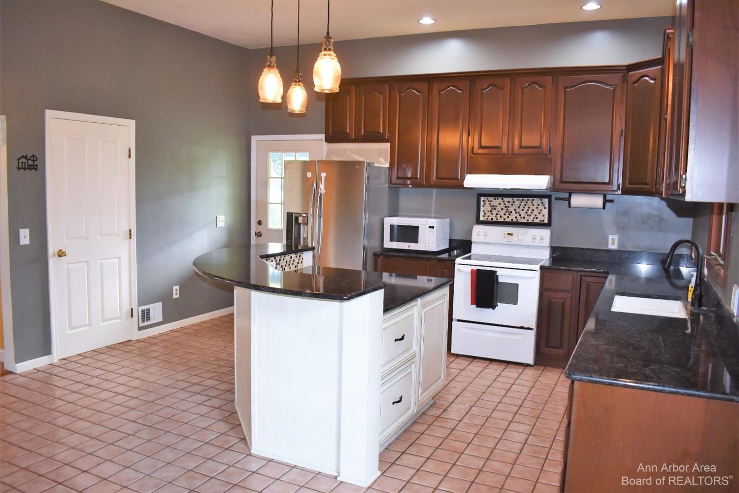 11501 Dixon Road Monroe, MI 48161 - Photo 5 of 55 Photo 5