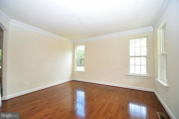 5013 Landing Road Elkridge, MD 21075 - Photo 4 of 27 Living Room