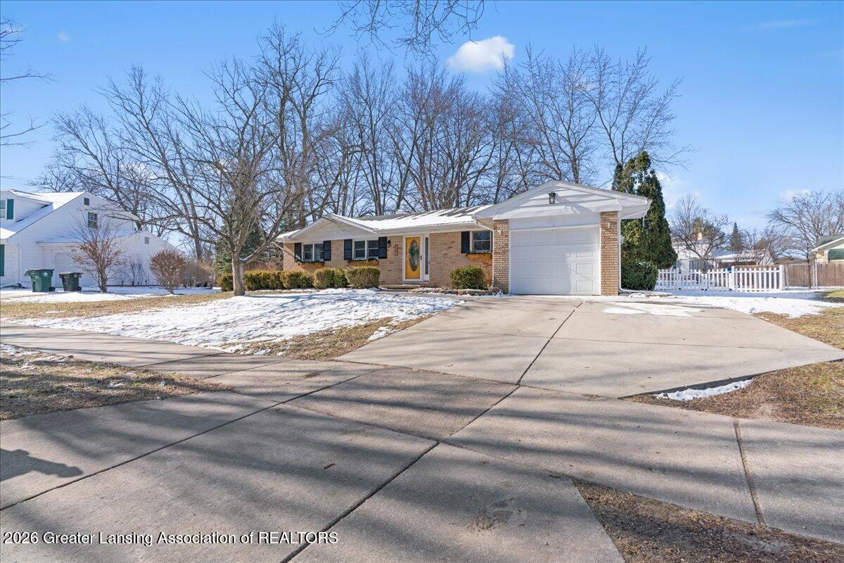 1981 Rutgers Circle East Lansing, MI 48823 - Photo 2 of 36 03-Media Jett - 01